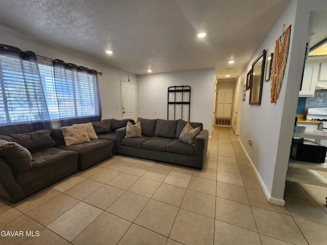 $329,950 | 15142 Lanfair Avenue, Lancaster, CA 93535