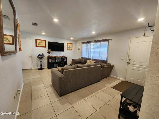$329,950 | 15142 Lanfair Avenue, Lancaster, CA 93535
