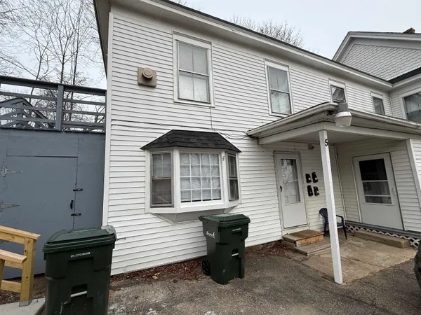 $1,075 | 5 Washington Street, Unit 4, Laconia, NH 03246
