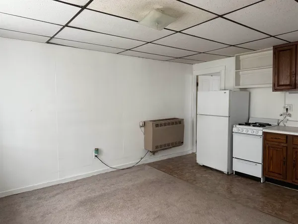 $1,075 | 5 Washington Street, Unit 4, Laconia, NH 03246