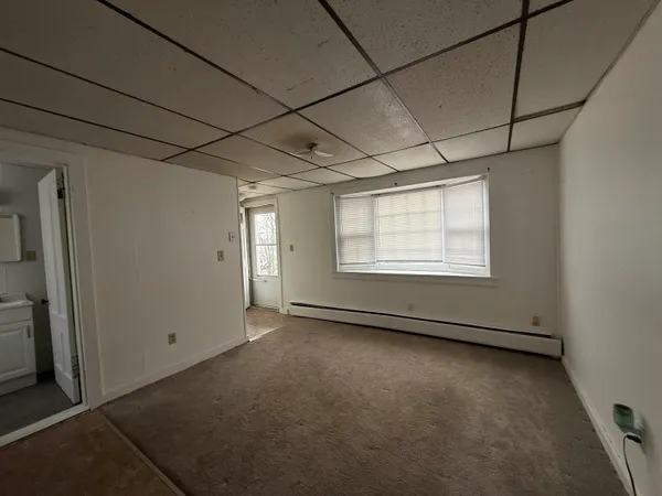 $1,075 | 5 Washington Street, Unit 4, Laconia, NH 03246