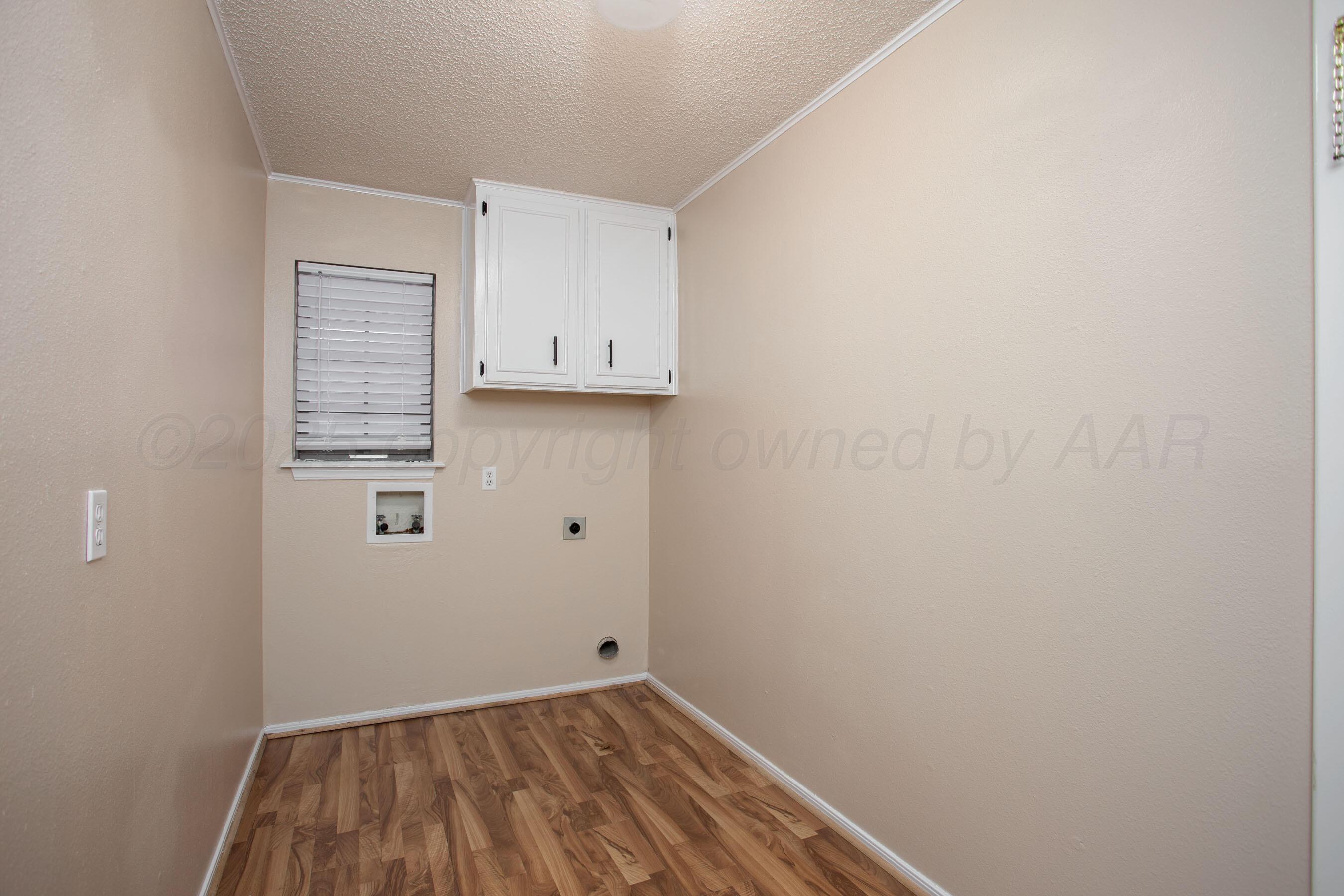 3529 Cinderella Lane Amarillo, TX 79121 - Photo 29 of 33 a view of utility room
