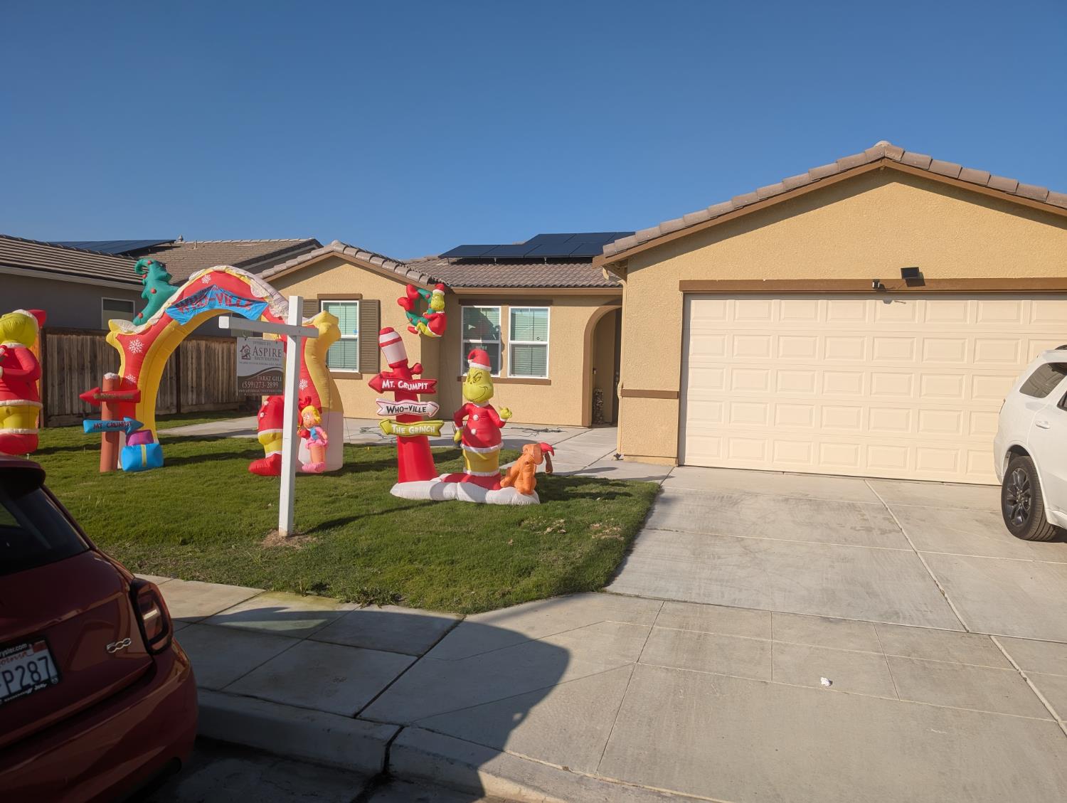 a view of backyard of the house