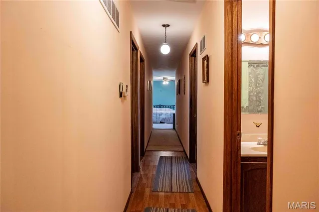 $1 | 27628 Hwy H, Eolia, MO 63344