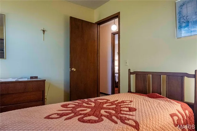 $1 | 27628 Hwy H, Eolia, MO 63344