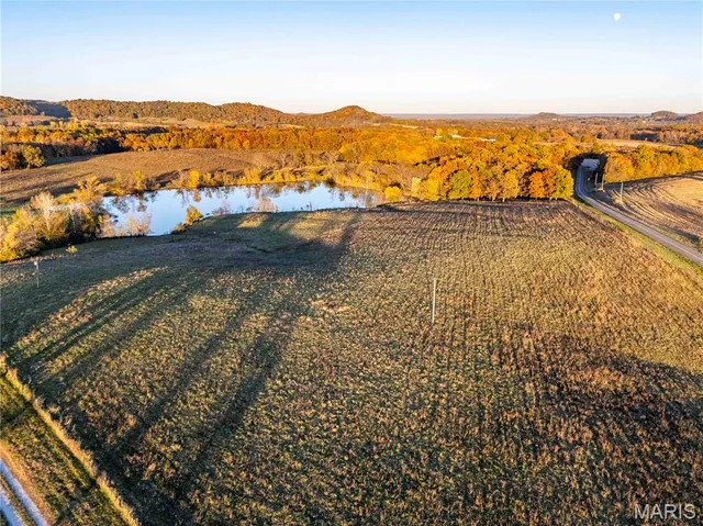 $1 | 27628 Hwy H, Eolia, MO 63344