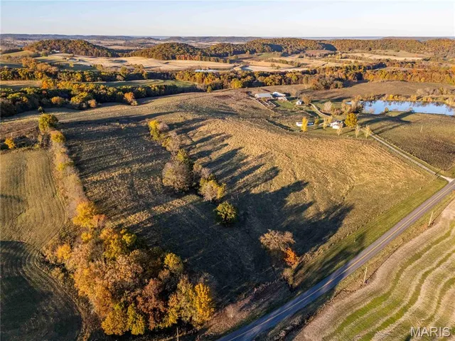 $1 | 27628 Hwy H, Eolia, MO 63344