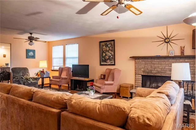 $1 | 27628 Hwy H, Eolia, MO 63344