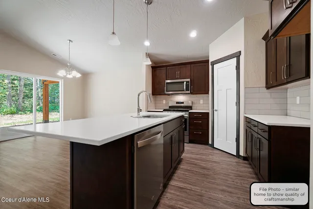 $529,900 | 2 East Valley Street, Oldtown, ID 83822