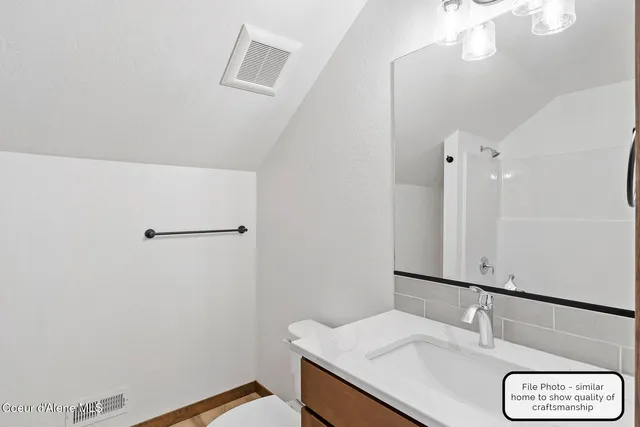 $529,900 | 2 East Valley Street, Oldtown, ID 83822