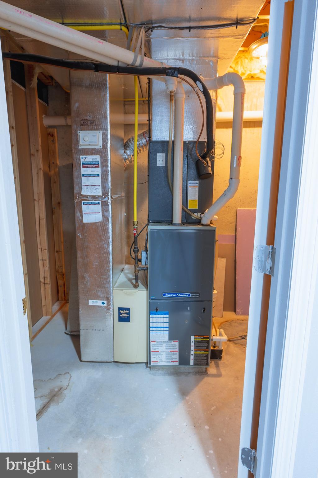 21 White Pine Gulch Reading, PA 19607 - Photo 21 of 35 a view of living room washer and dryer