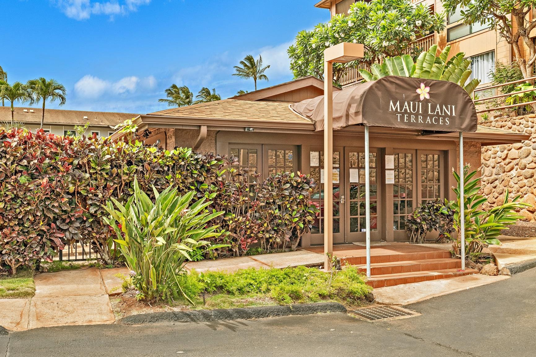3740 Lower Honoapiilani Road, Unit D305 Lahaina, HI 96761 - Photo 28 of 32 front view of a house