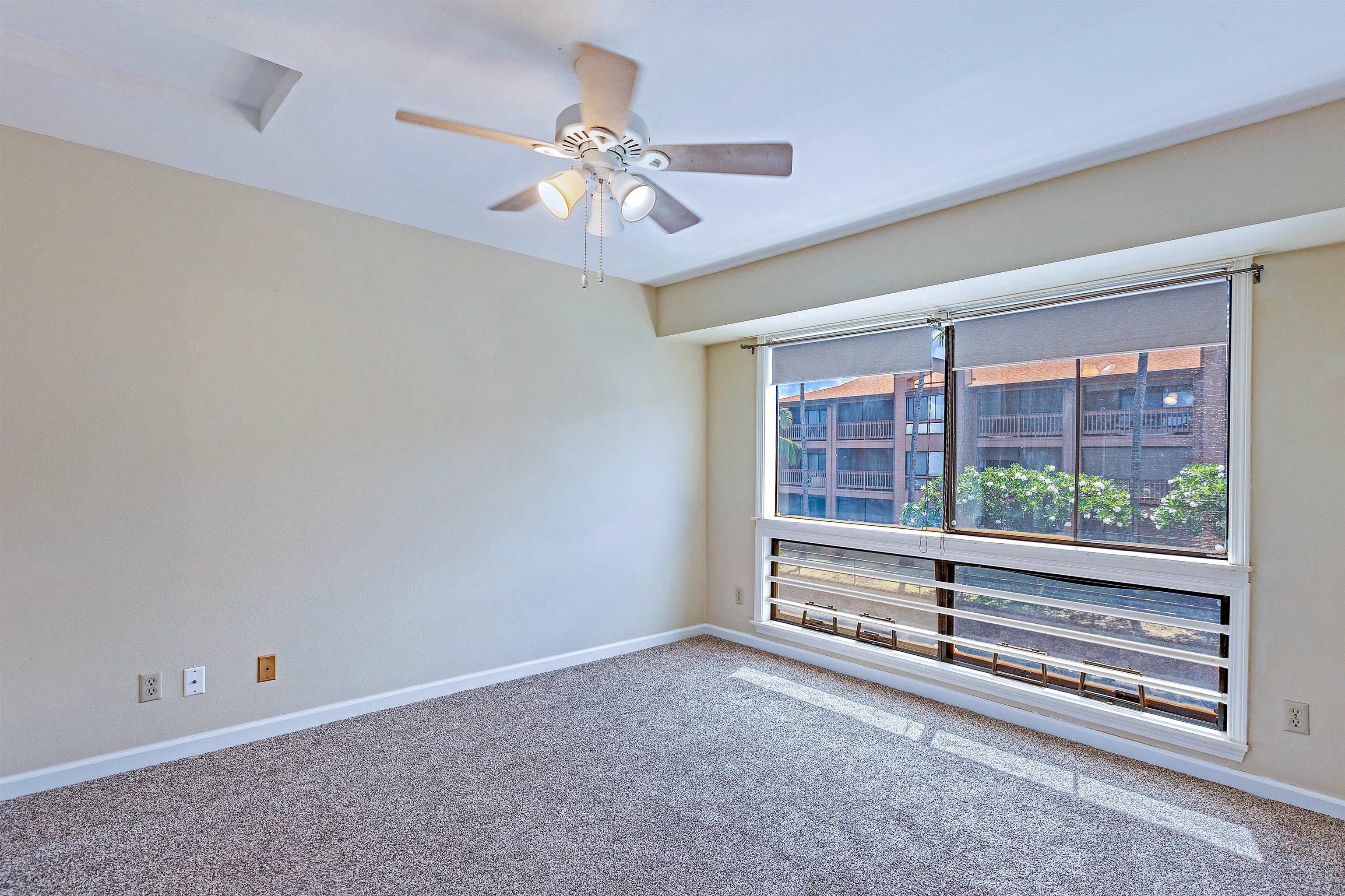 3740 Lower Honoapiilani Road, Unit D305 Lahaina, HI 96761 - Photo 8 of 32 a view of room with window and ceiling fan