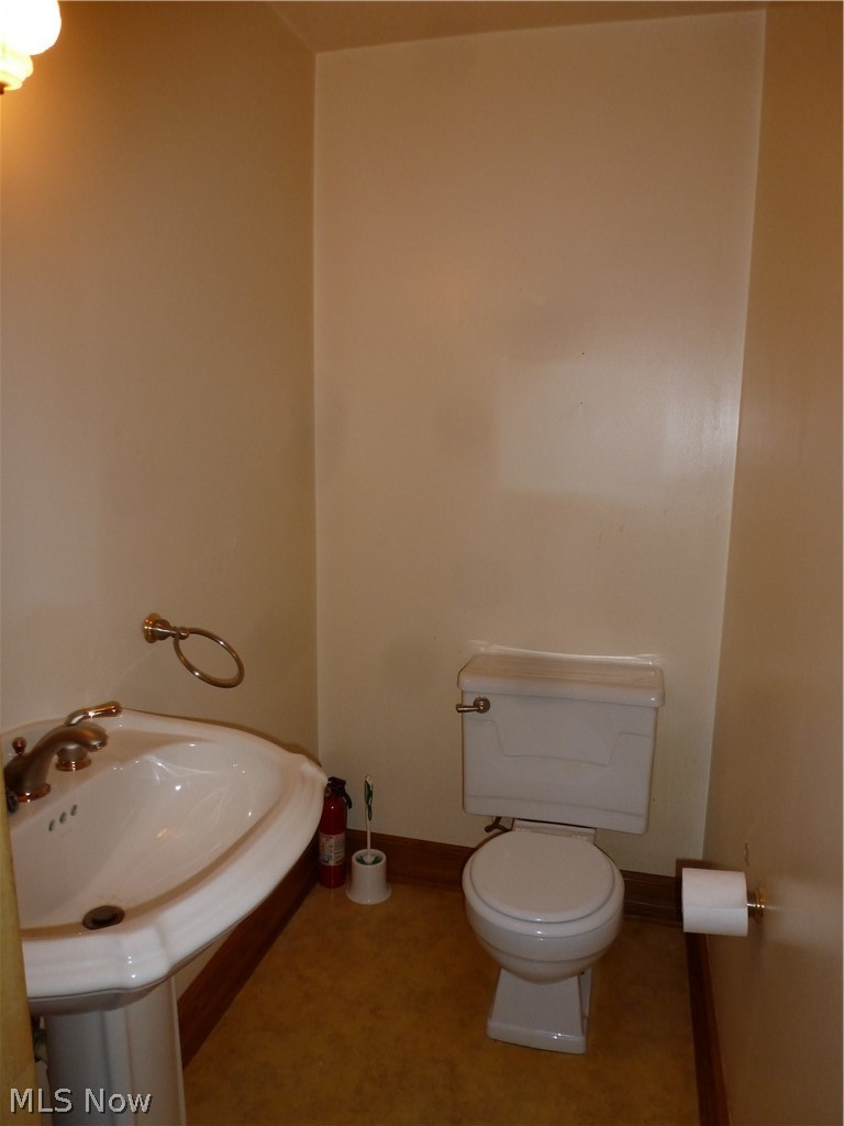 20151 Grannis Road, Unit 9 Cleveland, OH 44126 - Photo 8 of 25 Gallery Image 8