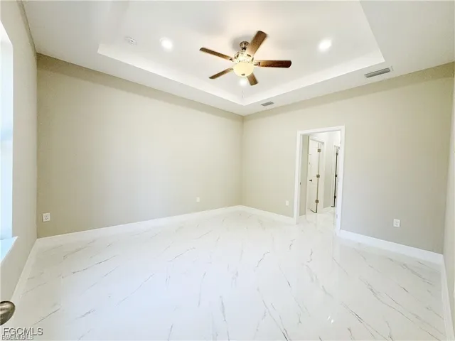 an empty room and a ceiling fan in a room