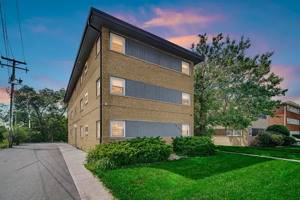 $1,700 | 15334 Doctor Martin Luther King Junior Drive, Unit 3W, Dolton, IL 60419