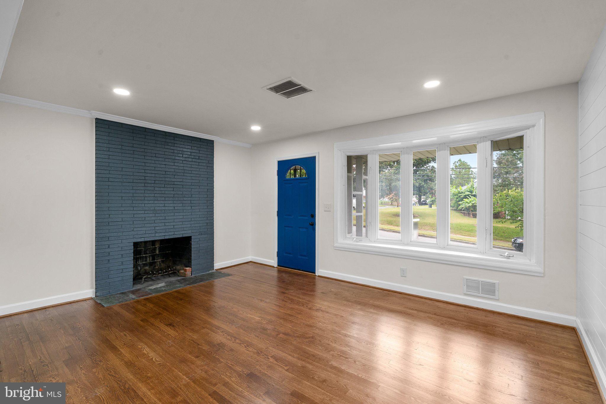 8303 Legation Road New Carrollton, MD 20784 - Photo 2 of 33 Living Room