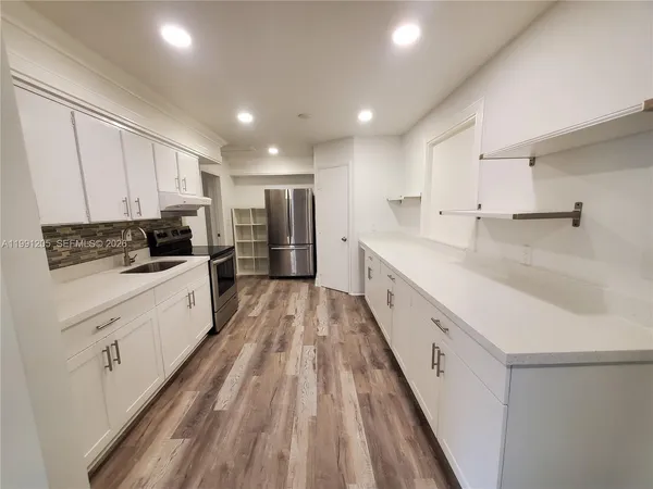 $870 | 126 Northwest 8th Avenue, Unit 1, Hallandale Beach, FL 33009