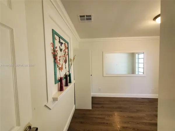 $870 | 126 Northwest 8th Avenue, Unit 1, Hallandale Beach, FL 33009