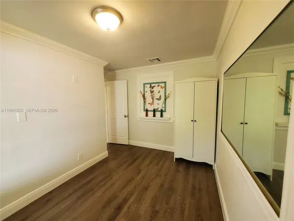 $870 | 126 Northwest 8th Avenue, Unit 1, Hallandale Beach, FL 33009