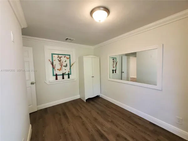 $870 | 126 Northwest 8th Avenue, Unit 1, Hallandale Beach, FL 33009