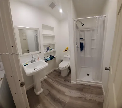 $870 | 126 Northwest 8th Avenue, Unit 1, Hallandale Beach, FL 33009