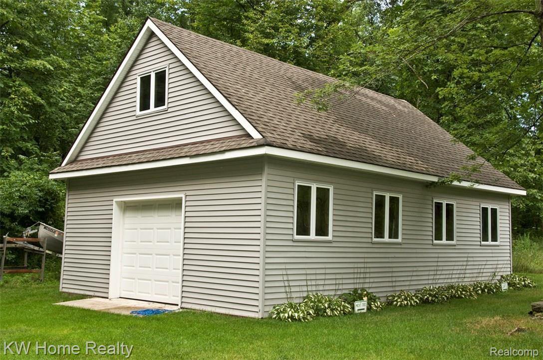 7755 Haley Road White Lake, MI 48383 - Photo 38 of 47 BARN