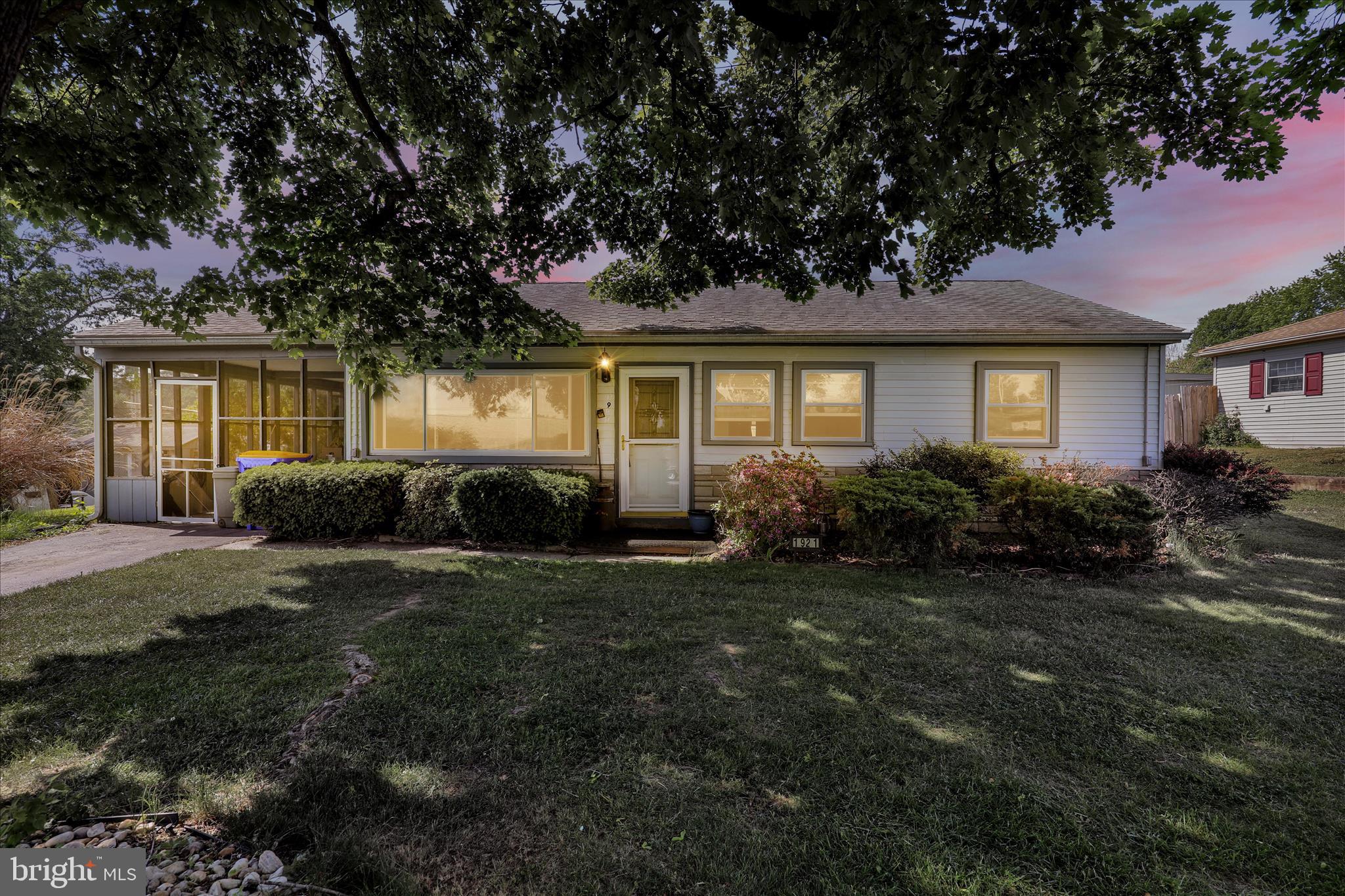 1921 Blue Ridge Drive Lancaster, PA 17603 - Photo 3 of 24 360_8678_Tw
