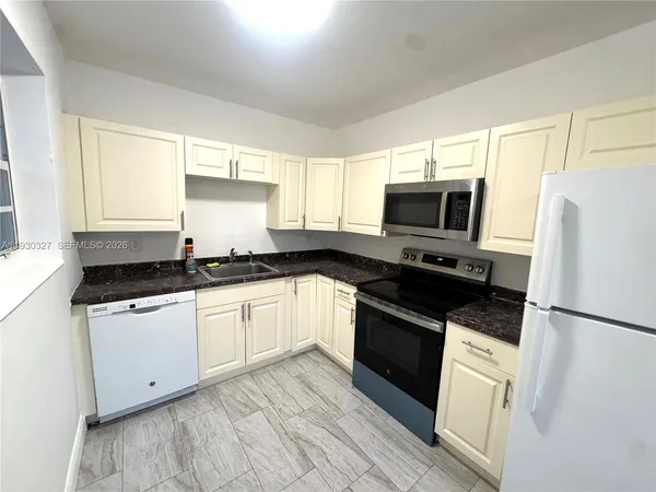 $2,800 | 1511 Northeast 42nd Street, Pompano Beach, FL 33064