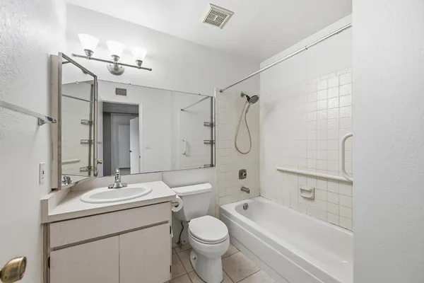 $1,300 | 754 East Eugie Avenue, Phoenix, AZ 85022