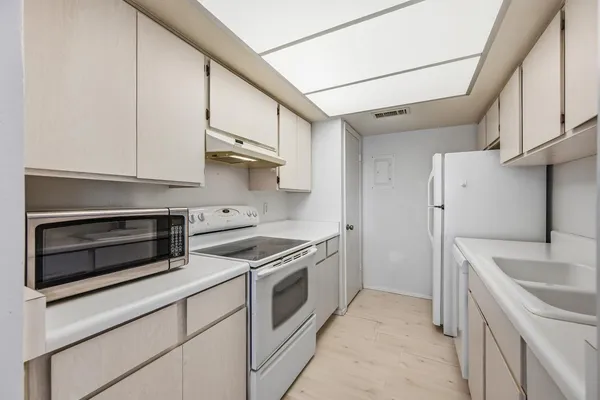 $1,300 | 754 East Eugie Avenue, Phoenix, AZ 85022