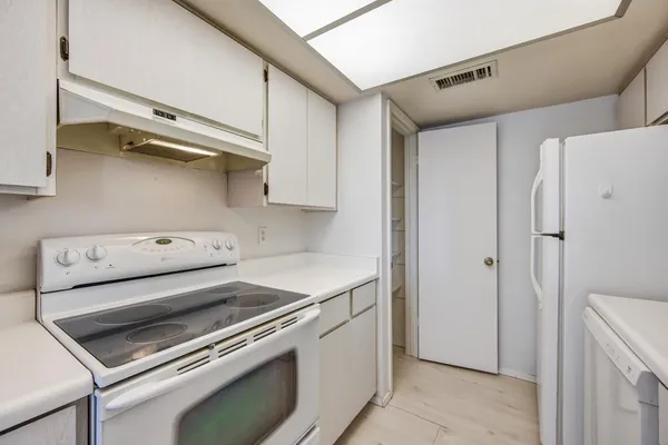 $1,300 | 754 East Eugie Avenue, Phoenix, AZ 85022