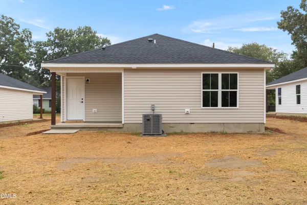 $229,900 | 221 East Washington Street, Coats, NC 27521