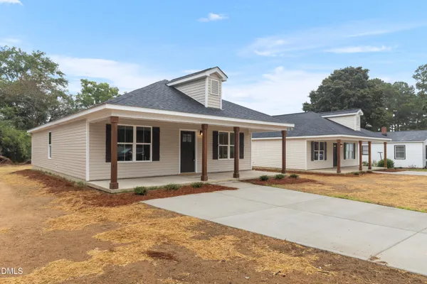 $229,900 | 221 East Washington Street, Coats, NC 27521