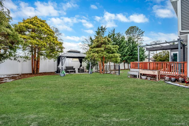 a view of a house with backyard and a tree