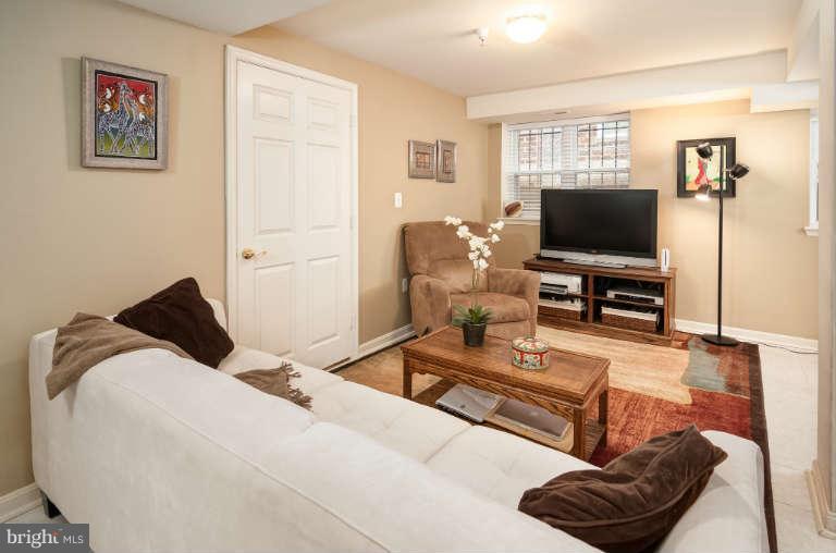 1441 Spring Road Northwest, Unit B01 Washington, DC 20010 - Photo 3 of 10 Interior (General)
