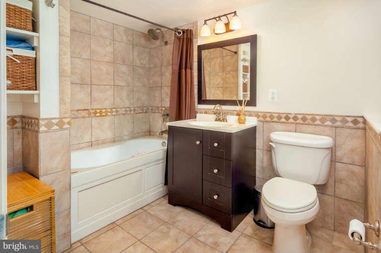 1441 Spring Road Northwest, Unit B01 Washington, DC 20010 - Photo 9 of 10 Bath (Master)