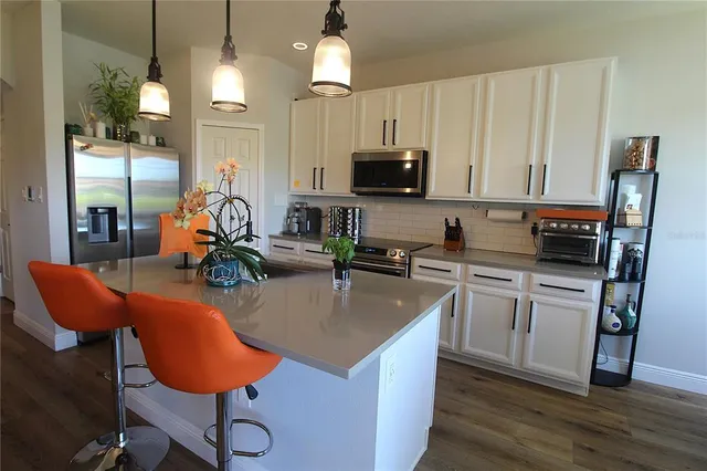 $1,995 | 3806 Parkridge Circle, Unit 21105, Sarasota, FL 34243