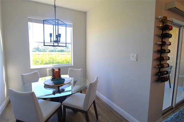 $1,995 | 3806 Parkridge Circle, Unit 21105, Sarasota, FL 34243