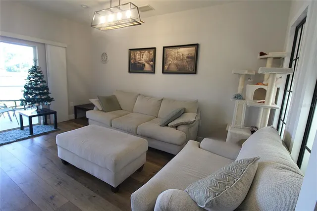 $1,995 | 3806 Parkridge Circle, Unit 21105, Sarasota, FL 34243