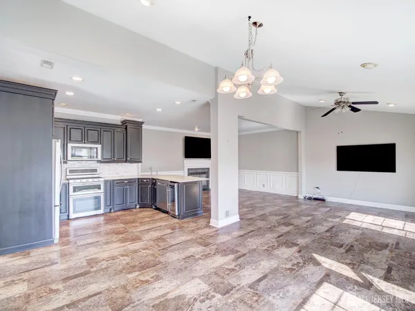 $4,500 | 8 Mulberry Court, Somerville, NJ 08876