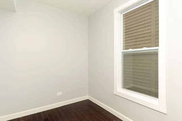 $1,850 | 2968 North Ridgeway Avenue, Unit 1R, Chicago, IL 60618