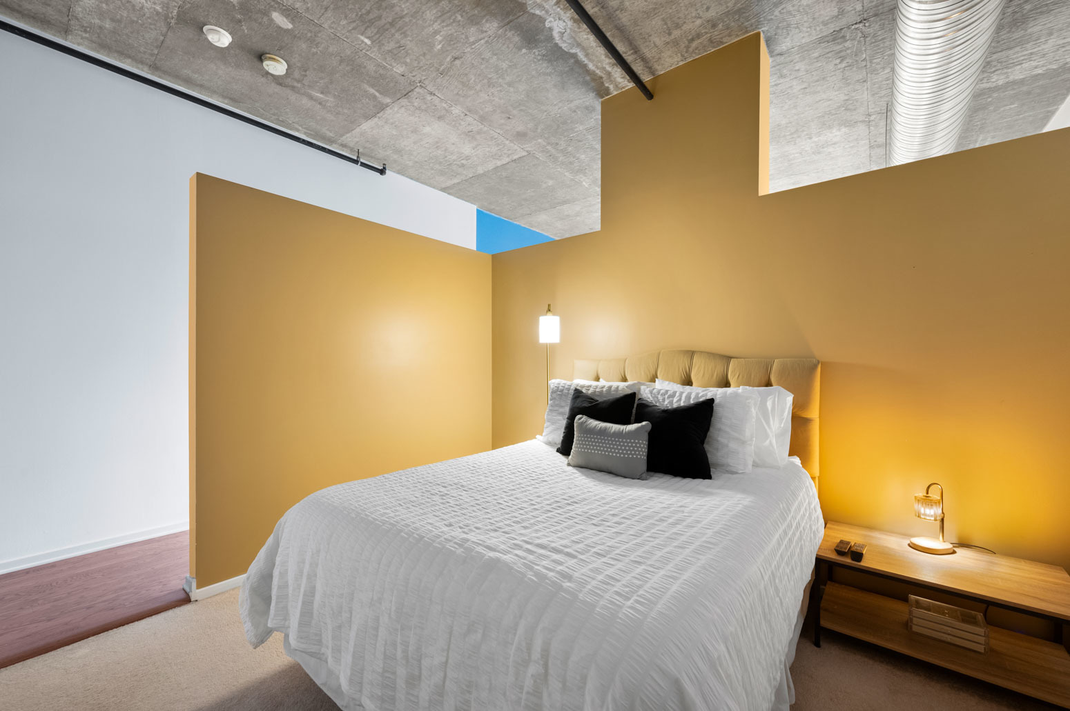 849 North Franklin Street, Unit 715 Chicago, IL 60610 - Photo 13 of 26 a bedroom with a bed and a lamp