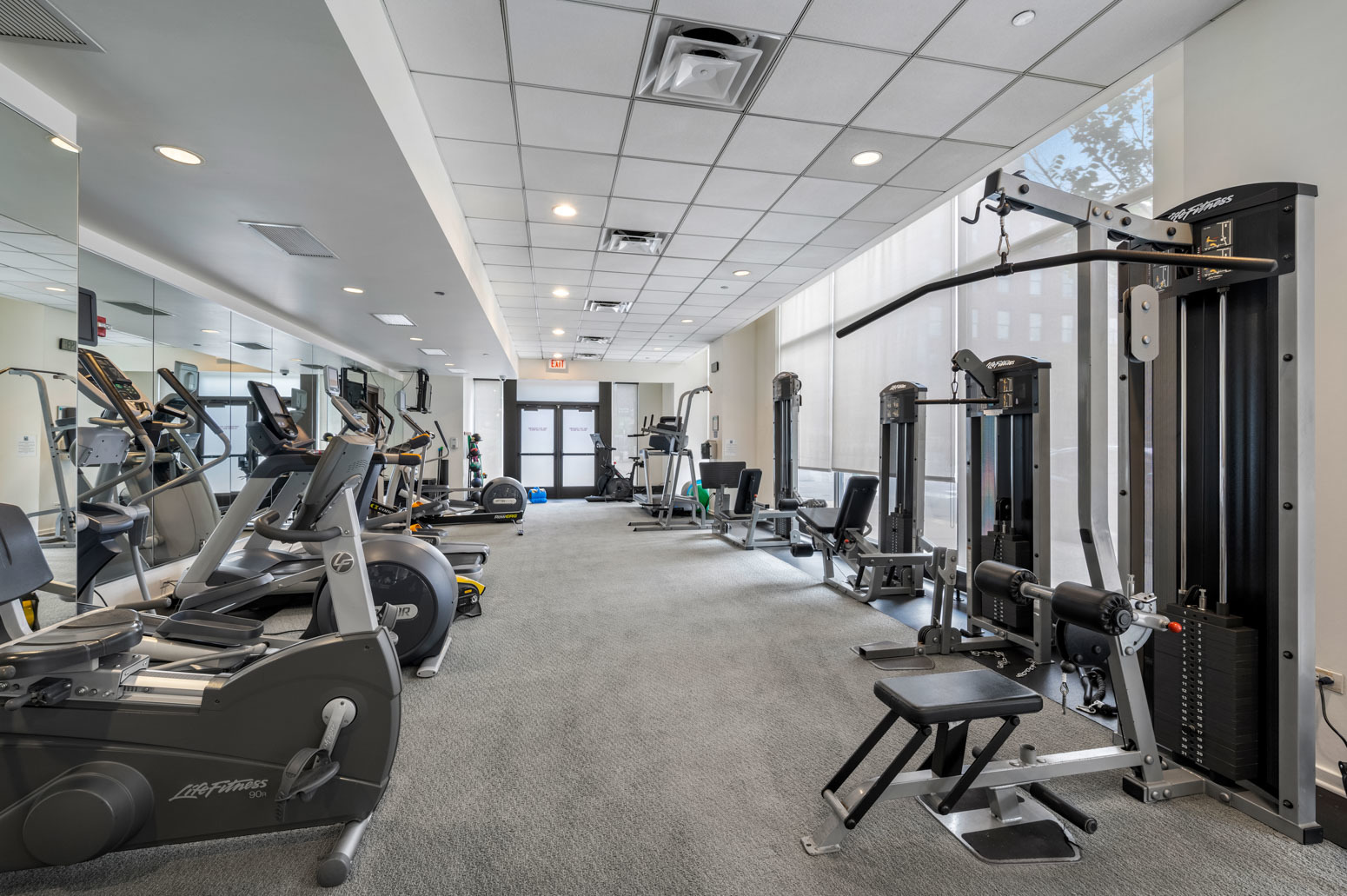 849 North Franklin Street, Unit 715 Chicago, IL 60610 - Photo 16 of 26 a view of a room with gym equipment