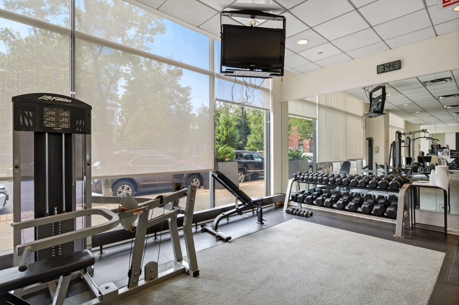 849 North Franklin Street, Unit 715 Chicago, IL 60610 - Photo 17 of 26 a view of a room with gym equipment