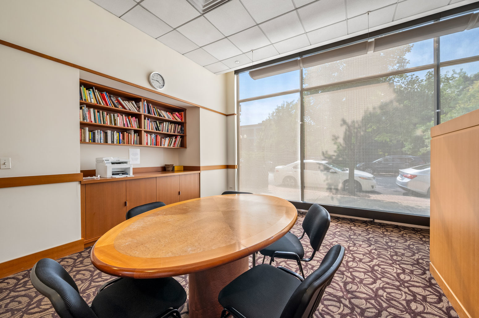 849 North Franklin Street, Unit 715 Chicago, IL 60610 - Photo 19 of 26 a balcony with table and chairs