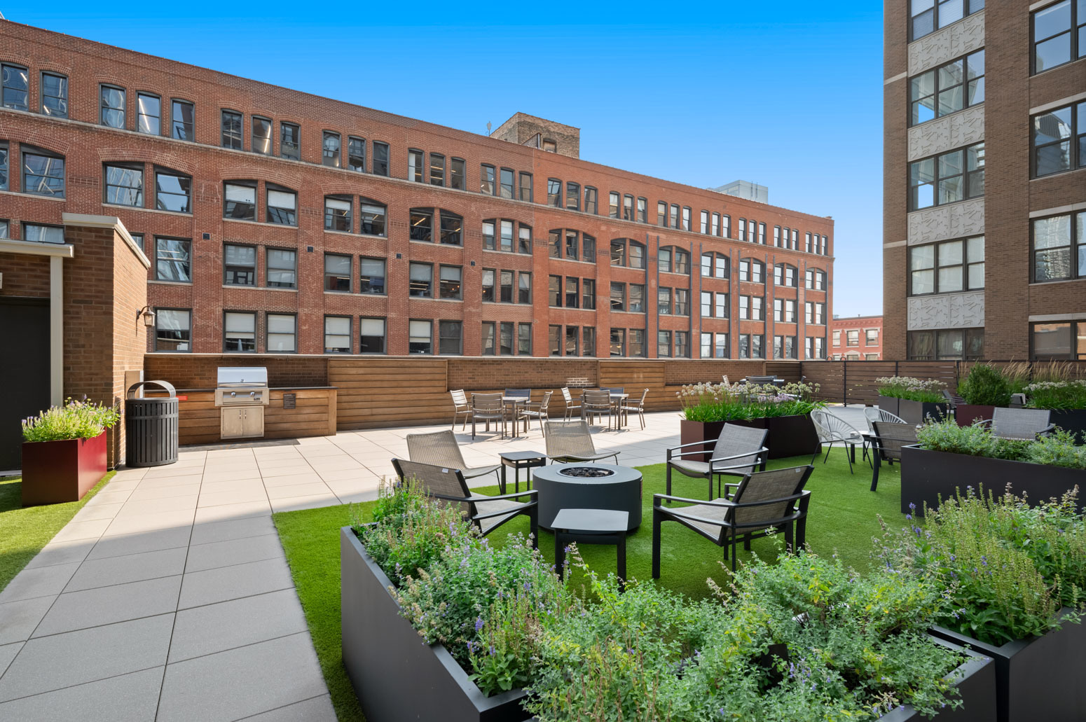 849 North Franklin Street, Unit 715 Chicago, IL 60610 - Photo 23 of 26 a view of a chairs and table in a patio