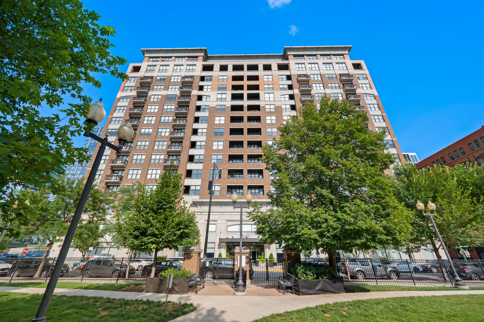 849 North Franklin Street, Unit 715 Chicago, IL 60610 - Photo 25 of 26 front view of a building