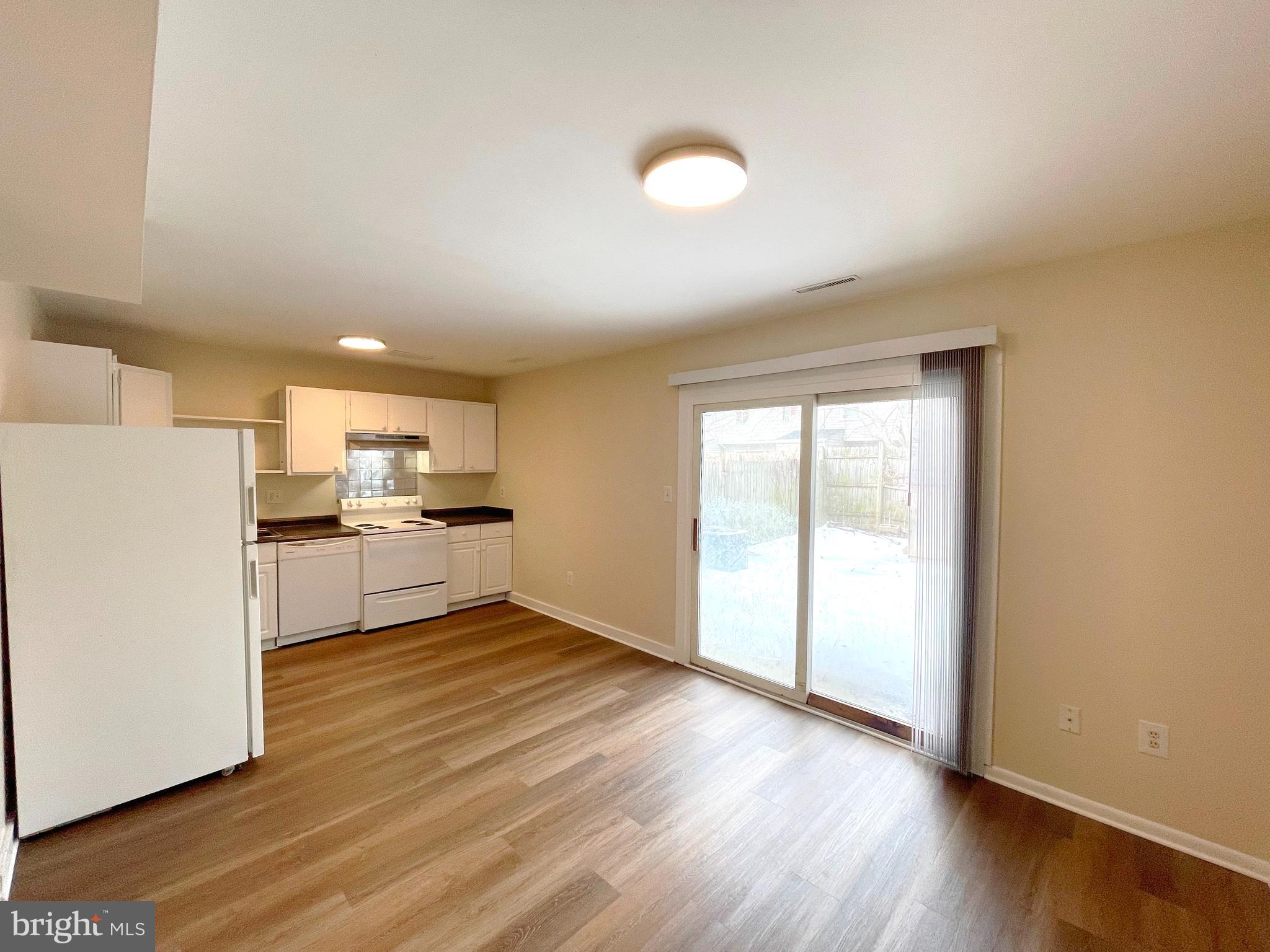 46844 Patuxent Road Lexington Park, MD 20653 - Photo 5 of 18 Kitchen/Dining area