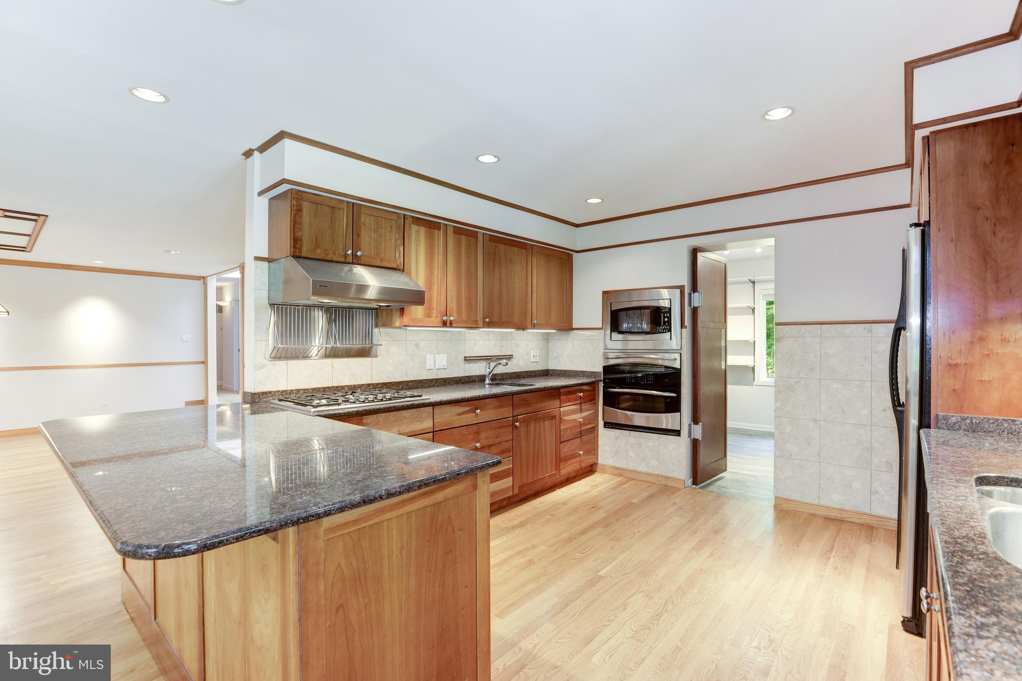 11220 Popes Head Road Fairfax, VA 22030 - Photo 13 of 49 Granite Counters & Cherry Cabinets